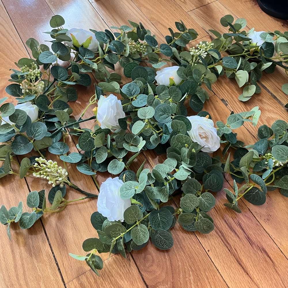White Rose Garland